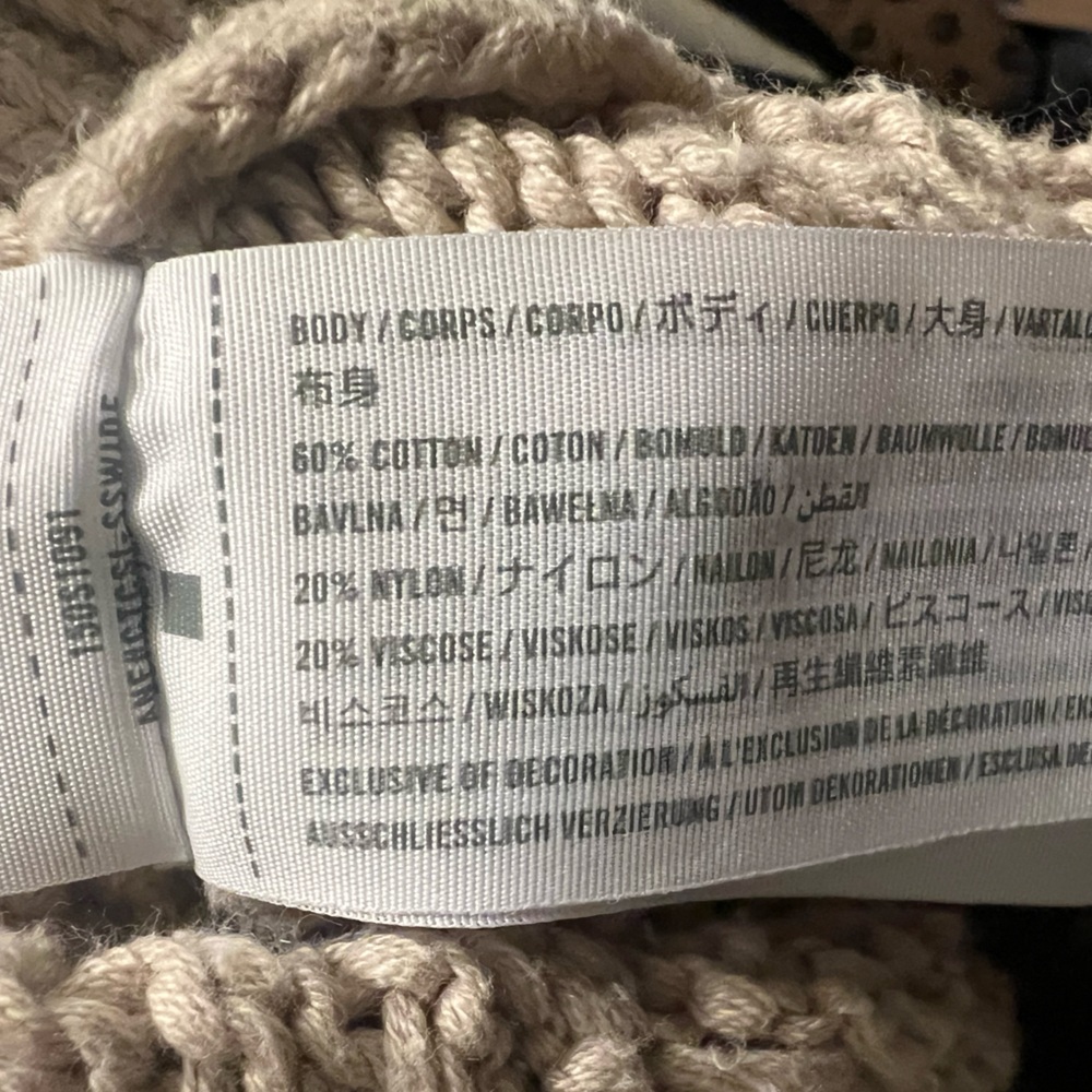 Abercrombie and Fitch knit button up sweater - Picture 5 of 5